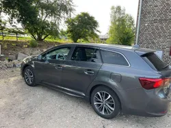 Grau Gebraucht 2016 Toyota Avensis Comfort Kombi | 14.100 € (Fairer Preis)