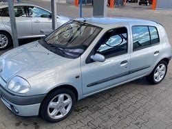 Silber Gebraucht 2001 Renault Clio II Kleinwagen | 1.200 €
