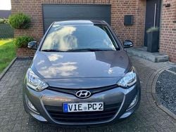 Grau Gebraucht 2014 Hyundai i20 Limousine | 3.450 € (Superpreis)