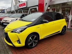 Energy yellow / mysticschwarz mica Gebraucht 2017 Toyota Yaris Hybrid Basis Limousine | 16.500 € (Fairer Preis)