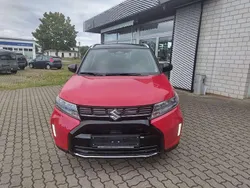 Brightred/cosmic black pearl Gebraucht 2024 Suzuki Vitara Comfort SUV | 22.990 € (Guter Preis)
