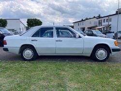 Weiß Gebraucht 1991 Mercedes 300 Limousine | 18.500 €