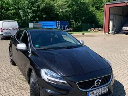 Schwarz Gebraucht 2018 Volvo V40 R-Design Kombi | 15.000 € (Guter Preis)