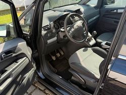 Schwarz Gebraucht 2006 Opel Zafira Van / Kleinbus | 2.300 € (Fairer Preis)
