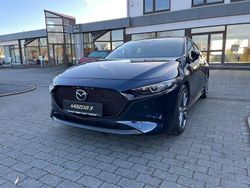 Deep crystal blue (metallic) Gebraucht 2025 Mazda 3 Exclusive-Line Limousine | 23.890 € (Etwas zu teuer)