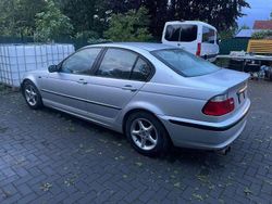 Silber Gebraucht 2002 BMW 318 Limousine | 1.500 € (Superpreis)