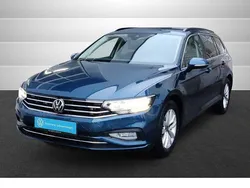 Aquamarinblau metallic Gebraucht 2024 VW Passat Business Kombi | 29.870 € (Guter Preis)