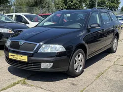 Schwarz Gebraucht 2005 Skoda Octavia Kombi | 2.490 € (Fairer Preis)