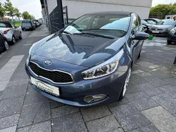 (d7u) planetenblau met. Gebraucht 2013 Kia Ceed Spirit Limousine | 8.400 € (Fairer Preis)