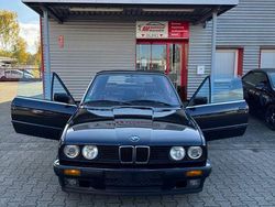Schwarz Gebraucht 1991 BMW 318 Cabrio | 14.990 €