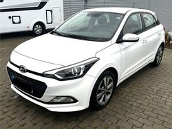 Weiß Gebraucht 2015 Hyundai i20 Kleinwagen | 8.800 € (Fairer Preis)