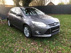 Grau Gebraucht 2013 Ford Focus Limousine | 6.799 € (Guter Preis)