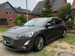 Grau Gebraucht 2019 Ford Focus Titanium Limousine | 11.900 € (Fairer Preis)