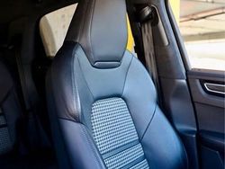 Weiß Gebraucht 2021 Porsche Cayenne SUV | 94.000 €