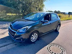 Grau Gebraucht 2017 Peugeot 208 Kleinwagen | 9.800 € (Etwas zu teuer)