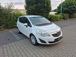 Weiß Gebraucht 2013 Opel Meriva Van / Kleinbus | 4.100 € (Fairer Preis)