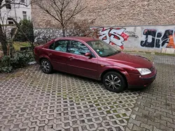 Rot Gebraucht 2000 Ford Mondeo Limousine | 250 €