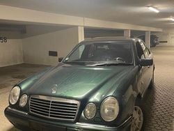 Grün Gebraucht 1997 Mercedes 240 Limousine | 2.699 €