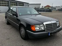 Schwarz Gebraucht 1992 Mercedes E200 Limousine | 9.000 €