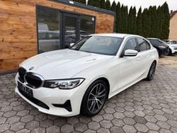 Weiß Gebraucht 2021 BMW 318 Performance Limousine | 18.750 € (Fairer Preis)