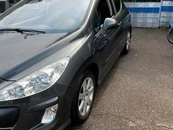 Silber Gebraucht 2008 Peugeot 207 Kleinwagen | 1.200 €