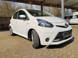 Weiß Gebraucht 2014 Toyota Aygo Cool Kleinwagen | 7.200 € (Fairer Preis)