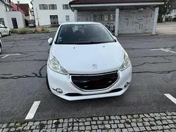Weiß Gebraucht 2012 Peugeot 208 Kleinwagen | 3.700 €