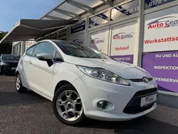 Weiß Gebraucht 2012 Ford Fiesta Titanium Kleinwagen | 3.499 € (Fairer Preis)