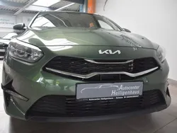 Grün Gebraucht 2023 Kia Ceed Sportswagon Kombi | 17.480 € (Fairer Preis)