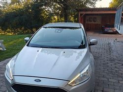 Silber Gebraucht 2016 Ford Focus Trend Limousine | 6.600 € (Fairer Preis)
