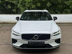 Weiß Gebraucht 2020 Volvo V60 R-Design Kombi | 16.850 €