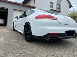 Weiß Gebraucht 2013 Porsche Panamera Turbo Limousine | 45.900 €