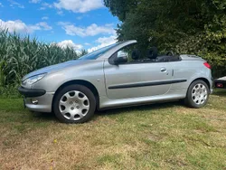 Silber Gebraucht 2003 Peugeot 206 CC Cabrio | 1.400 €
