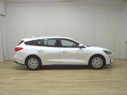 Weiss Gebraucht 2020 Ford Focus Cool & Connect Kombi | 8.450 € (Guter Preis)