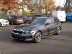 Grau Gebraucht 2022 BMW 320 Sport Line Kombi | 25.390 € (Fairer Preis)