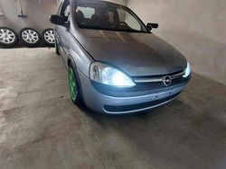 Grau Gebraucht 2002 Opel Corsa Kleinwagen | 650 € (Guter Preis)
