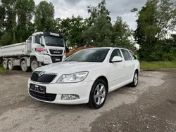 Weiß Gebraucht 2013 Skoda Octavia Best of Kombi | 5.750 € (Guter Preis)