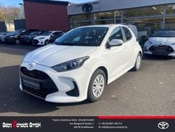 Weiß Gebraucht 2022 Toyota Yaris Comfort Limousine | 14.479 € (Fairer Preis)