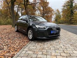 Grau Gebraucht 2021 Audi A1 Sportback Advanced Kleinwagen | 19.600 € (Fairer Preis)