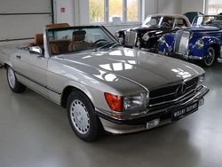 Silber Gebraucht 1988 Mercedes 560 Cabrio | 46.500 €