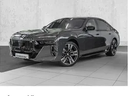 Grau Gebraucht 2023 BMW M760e M Sport Limousine | 117.170 € (Fairer Preis)
