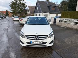 Weiß Gebraucht 2015 Mercedes 180 Urban Limousine | 8.999 € (Fairer Preis)