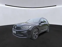 Deep black perleffekt Gebraucht 2021 VW Tiguan Life SUV | 24.999 € (Fairer Preis)