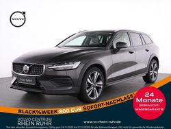 Grau platinum grey / metallic Gebraucht 2023 Volvo V60 CC Plus Kombi | 37.950 € (Guter Preis)