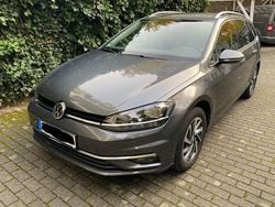 Grau Gebraucht 2018 VW Golf VII Sound Kombi | 13.200 € (Fairer Preis)