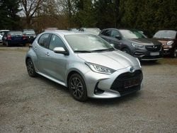 Silber Gebraucht 2023 Toyota Yaris Hybrid Team Limousine | 19.990 € (Guter Preis)