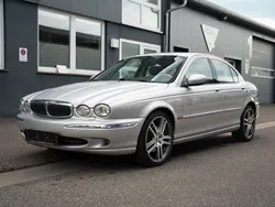 Silber Gebraucht 2003 Jaguar X-type Classic Limousine | 5.990 €