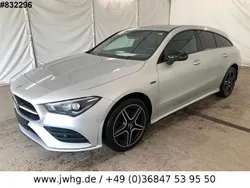 Silver metallic Gebraucht 2021 Mercedes CLA250e Shooting Brake AMG line Kombi | 22.950 €