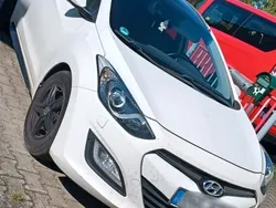 Weiß Gebraucht 2014 Hyundai i30 Trend Limousine | 8.900 € (Fairer Preis)