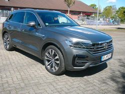 Grau Gebraucht 2020 VW Touareg R-line SUV | 47.900 € (Fairer Preis)